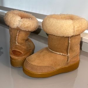 Minnetonka fur tan toddler boots like UGG
